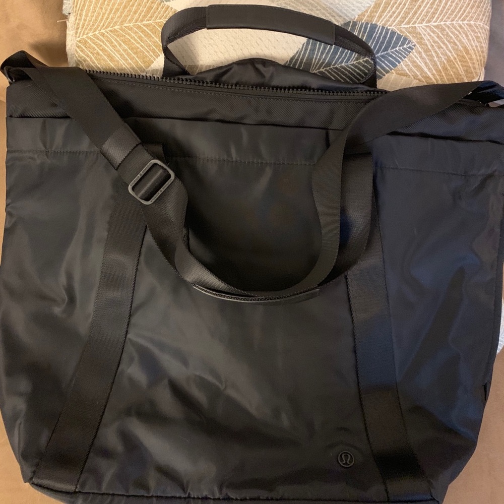 Lululemon Carry the Day Bag